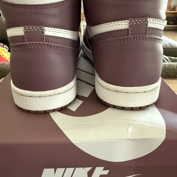Nike Air Jordan 1 Retro High OG in Mauve and White - Picture 3 of 8